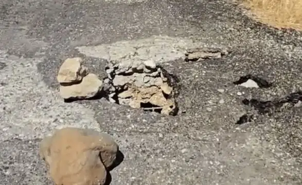 Diyarbakır Çüngüş'te Yukarı Şeyhler yolu tehlike saçıyor: Sürücüler isyan etti