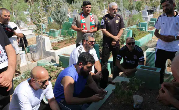 Amedspor ve Beşiktaş taraftarlarından anlamlı buluşma: Rojin Kabaiş'in mezarına ziyaret