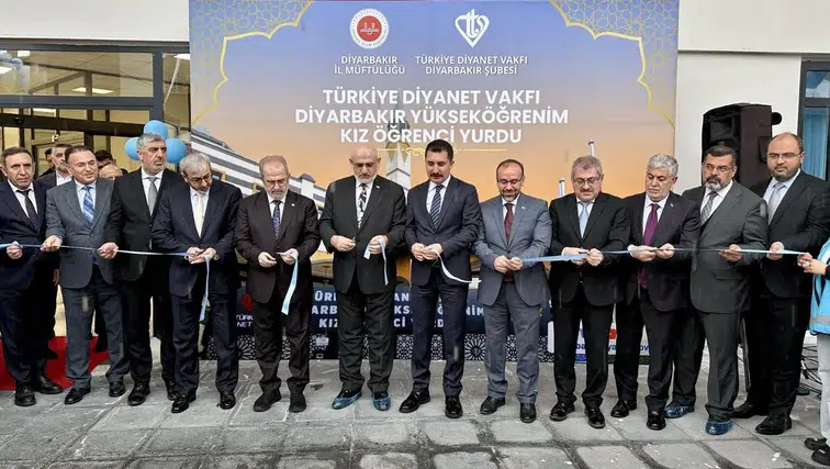 Diyarbakır'a yeni kız öğrenci yurdu: Kapısı törenle açıldı