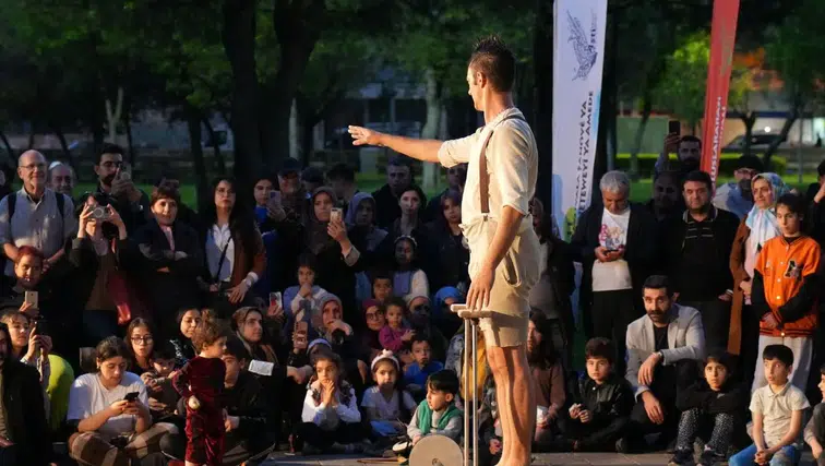 Amed Tiyatro Festivali’nde savaş, göç ve direniş sahnelendi