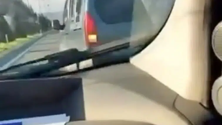 Elazığ-Diyarbakır karayolunda makas atan sürücü tehlike saçtı