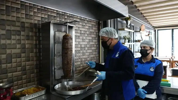 Diyarbakır'da ürünlerin son kullanma tarihleri mercek altında: İşletmelere baskın yapıldı