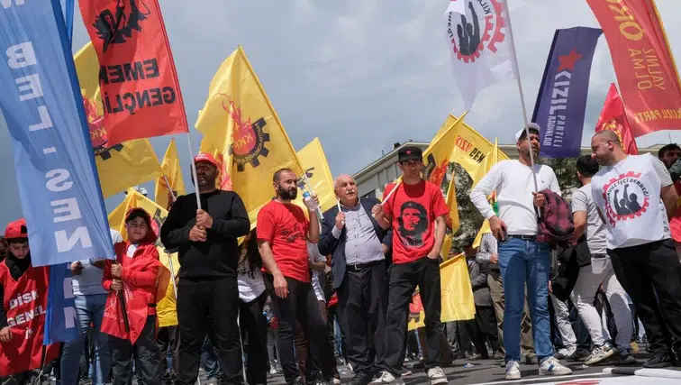İstasyon Meydanı'nda büyük buluşma: Diyarbakır'da 1 Mayıs coşkusu yaşandı