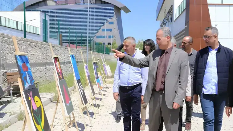 Diyarbakır'da bağımlılıkla mücadelede sanat ve aile desteği: Bahar şenliği yapıldı
