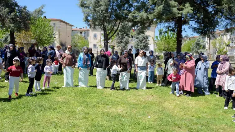 Diyarbakır'da anneler çocukluğunu yeniden yaşadı: Çok özel kutlama