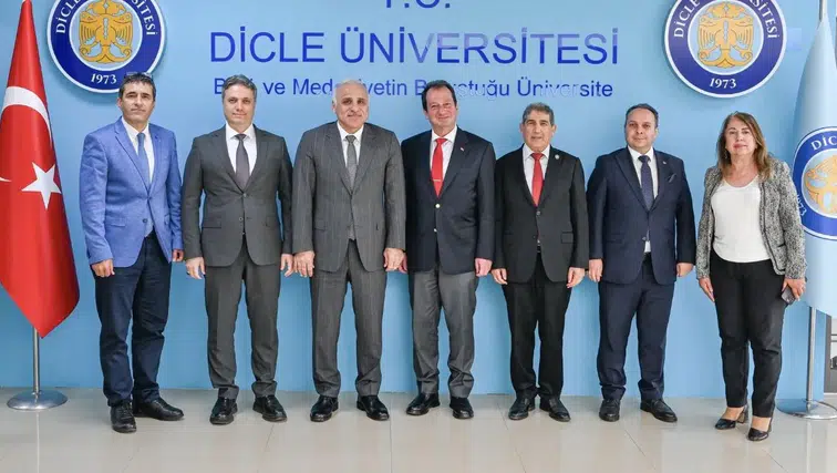 Diyarbakır'da Vali  ve Rektör, hastane projesini konuştu