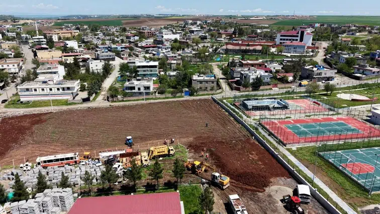 Diyarbakır'da kadın üreticilere destek için sera kurulumu başladı
