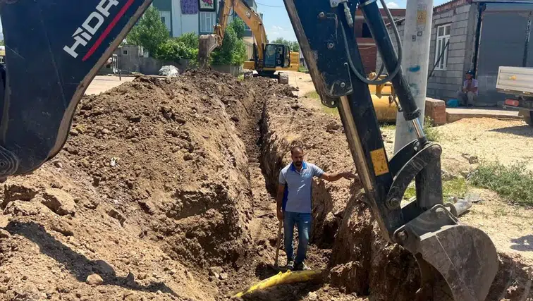 Diyarbakır'ın ilçesinde içme suyu sorununa neşter: 180 metrelik hat çekildi