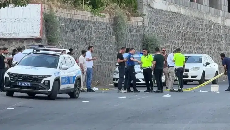 Diyarbakır Sur'da husumet kanlı bitti Tartıştığı müşterisini seyir halindeyken vurdu