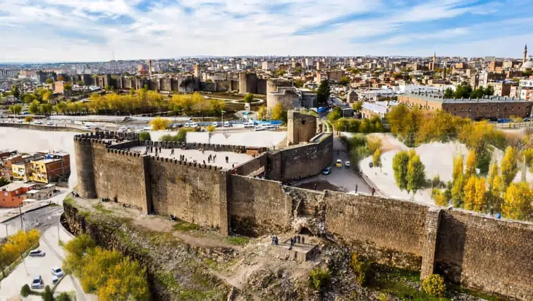 Diyarbakır sıcak havaya teslim: İşte ilçelerde günün hava durumu