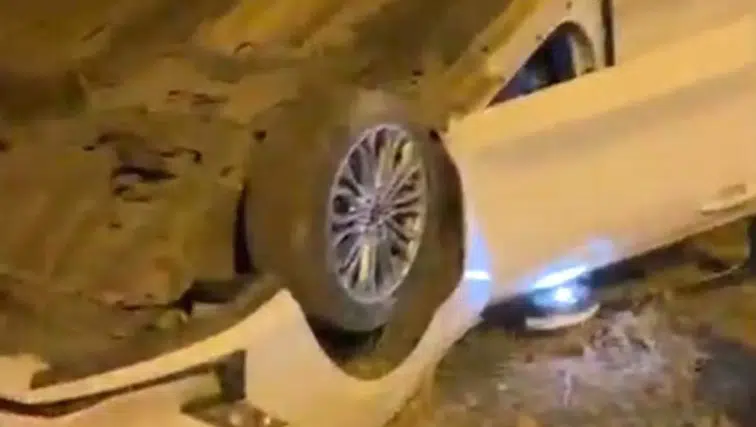 Diyarbakır'da kaza: Takla atan otomobilin sürücüsü hastaneye kaldırıldı