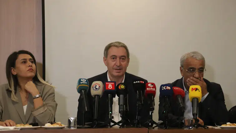 DEM Parti Eş Genel Başkanı Bakırhan'dan Diyarbakır'da süreç uyarısı: Temposunda düşme var