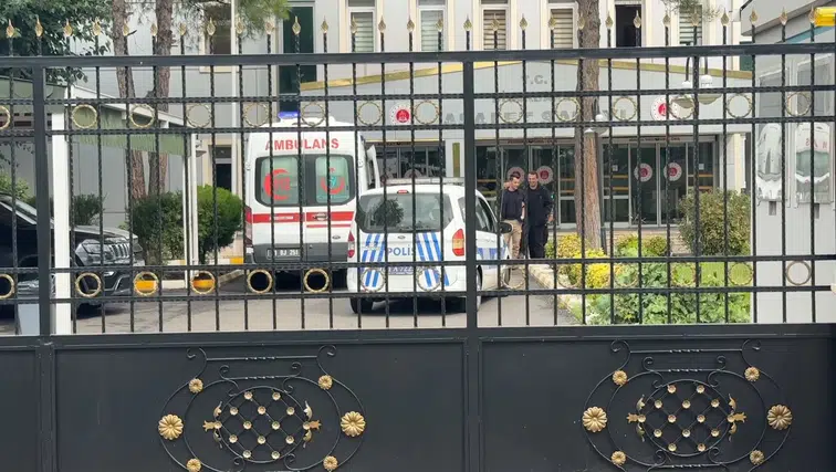 Diyarbakır Adliyesi'nde duruşma öncesi arbede: 2 kişi yaralandı, 6 gözaltı