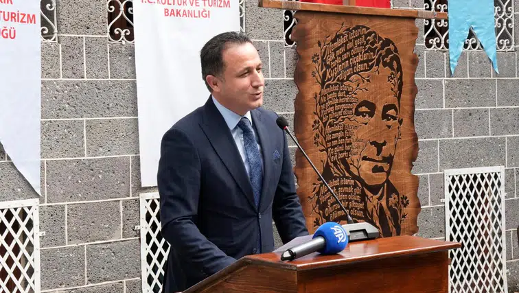 Diyarbakır'ın yetiştirdiği büyük şair Cahit Sıtkı Tarancı vefatının 70. yılında anıldı