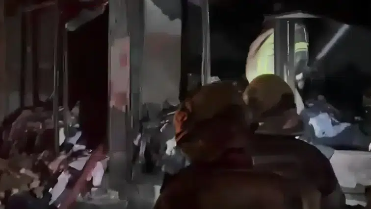 Diyarbakır Bağlar'da iş yeri alev alev: İtfaiye yangını güçlükle kontrol altına aldı