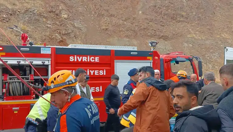 Elazığ-Diyarbakır yolunda feci kaza: Hayvan taşıyan TIR devrildi, çok sayıda telef var