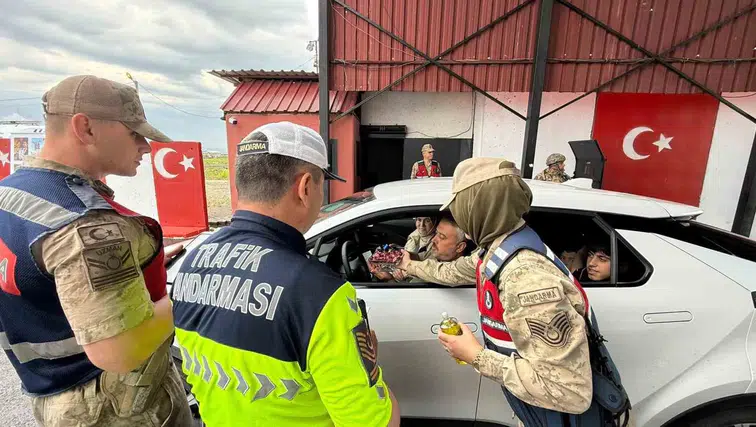 Diyarbakır’da jandarma ekipleri Kurban Bayramı öncesi trafik uygulaması yaptı