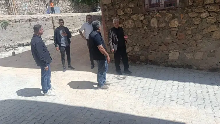 Çermik'te kışın bıraktığı izler siliniyor Belediye ekipleri Saray'da mesaide