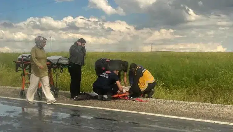 Silvan yolunda minibüs dehşeti Kontrolden çıkan araç takla attı, 15 kişi yaralandı