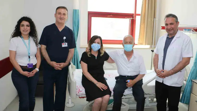 Diyarbakır'da duygusal Babalar Günü Kızı Zeynep'in bağışıyla hayata yeniden tutundu