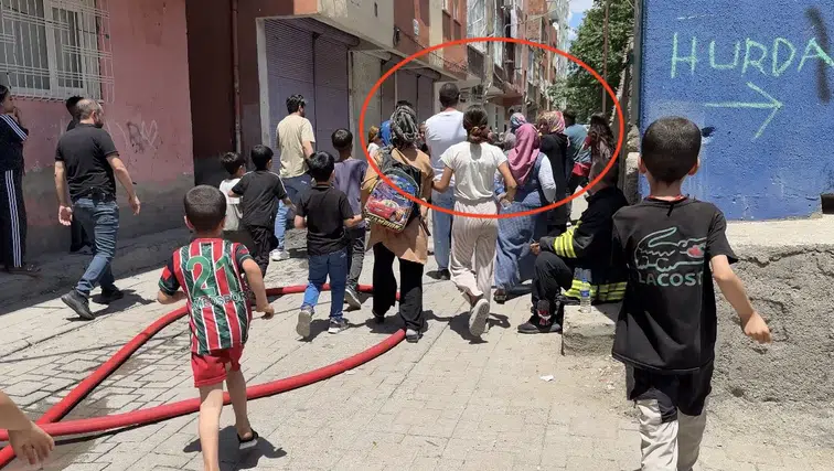 Bağlar'daki yangın sonrası mahallede tansiyon yükseldi İki komşu arasında kavga çıktı
