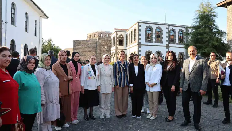 Diyarbakır'da Bakan Göktaş'tan aile vurgusu Nüfusun yaşlanmasına karşı yeni önlemler
