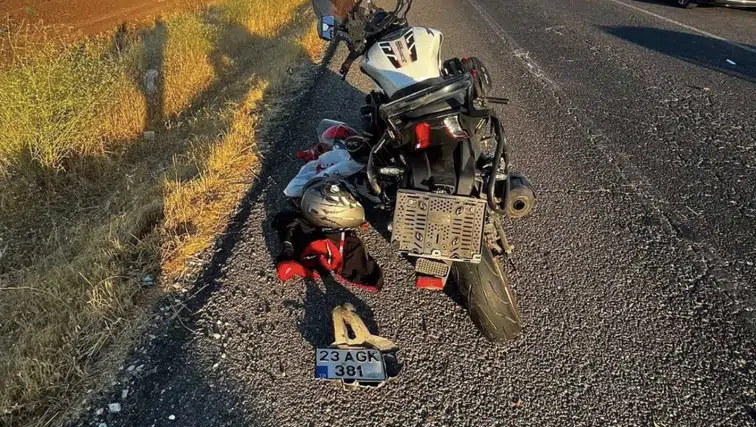 Diyarbakır-Ergani yolunda acı kaza Motosikletli genç yaşamını yitirdi, 1 yaralı