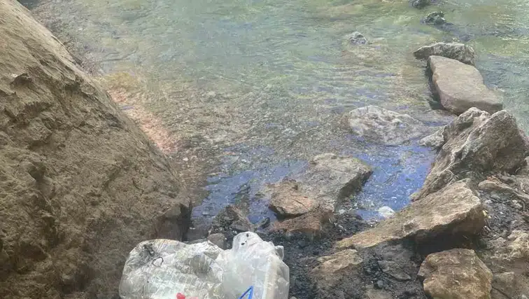 Çermik Sinek Çayı'nda duyarsızlık örneği Doğaya bırakılan çöpler halkı isyan ettirdi