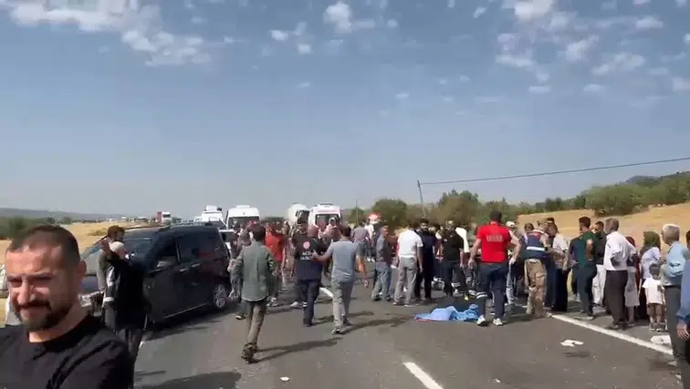 Lice'de minibüs faciası Karahasan Mahallesi'ndeki kazada 5 yurttaş yaşamını yitirdi