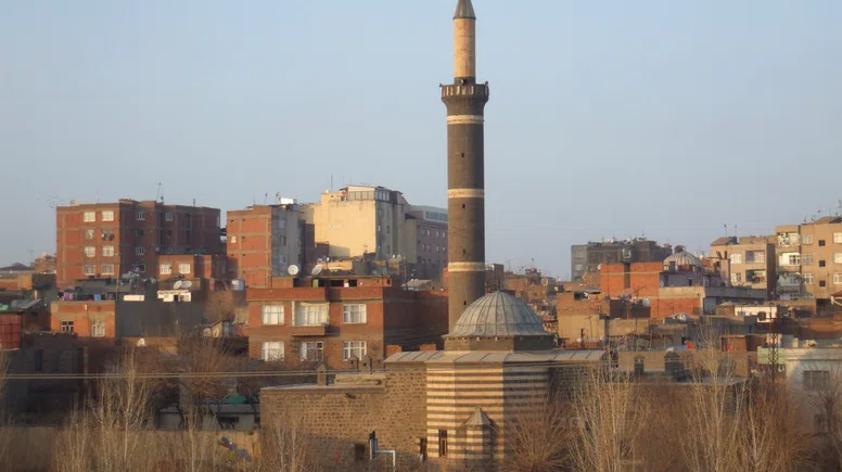 Hüsrev Paşa Camii: Diyarbakır'ın tarihi ibadet yeri