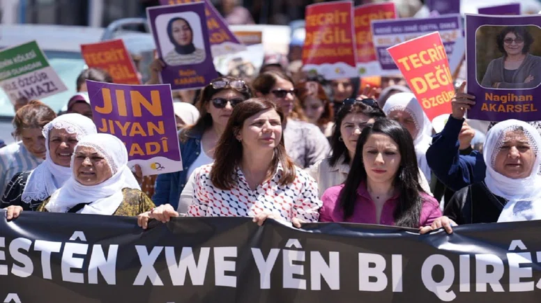Lice’de şüpheli ölümlere karşı sessiz yürüyüş