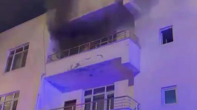 Diyarbakır’da ev alevlere teslim oldu