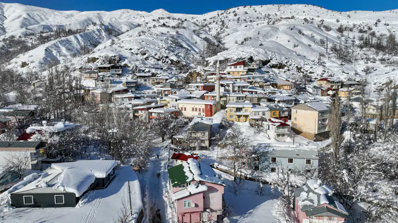 Çüngüş’te kar seferberliği: Bin 500 rakımdaki mahalle yolları açılıyor