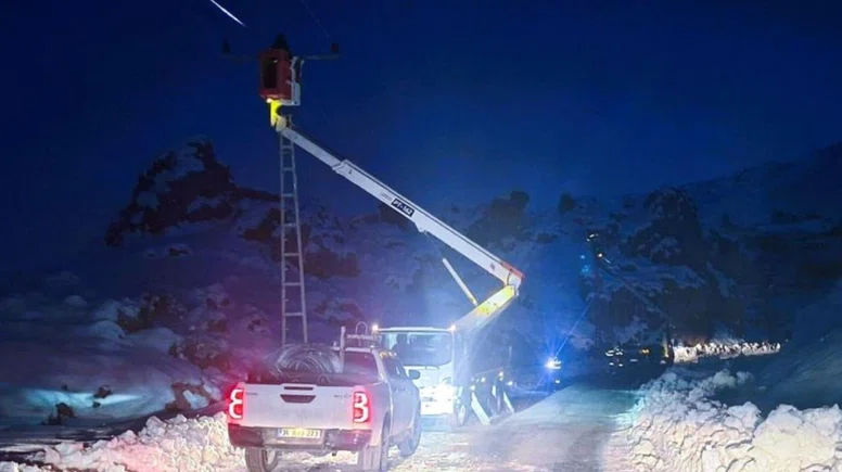 Diyarbakır'da 1 metre karda elektrik seferberliği: 5 bin abonenin enerjisi sağlandı