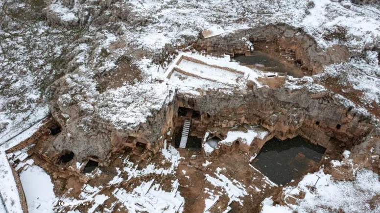 Kar altındaki tarih: Fotoğraf sanatçıları Ergani'nin antik mirasını kayıt altına aldı