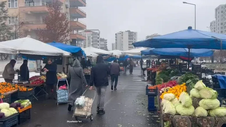 CHP'li Tanrıkulu Bağlar pazarında: Haftalık 2 bin lira alışverişe yetmiyor