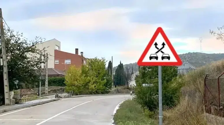 Sürücüler bu levhaya dikkat: İhlal eden dönüş arıyor