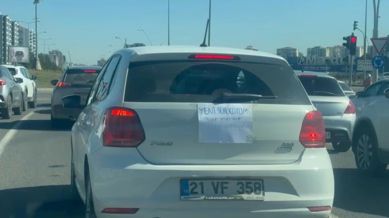 Diyarbakır'da dikkat çeken görüntü: Yeni sürücüyüm, sabır imandandır