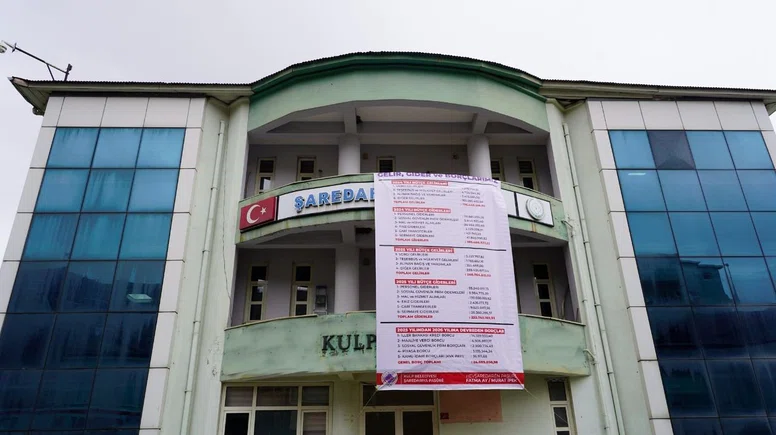 Diyarbakır'da belediyeden şeffaf uygulama: Gelir-gider tablosunu hizmet binasına astı