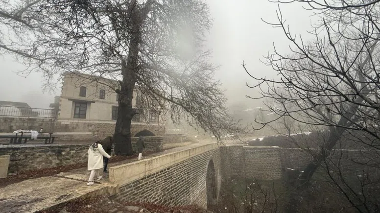 Diyarbakır'da 486 yıllık tarihi cami sise büründü