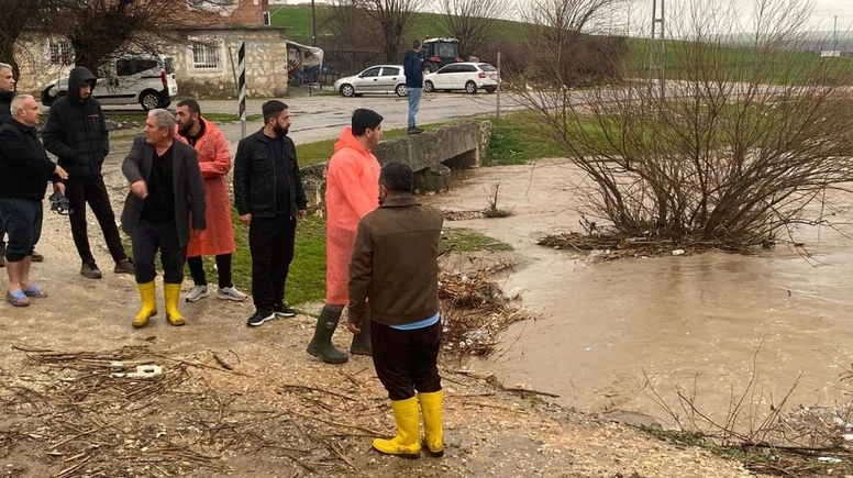 Diyarbakır'ın ilçesini sel vurdu: Maddi hasar oluştu