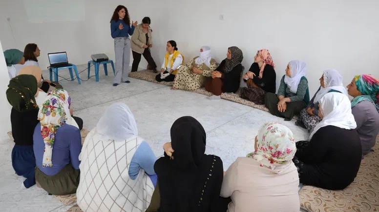 Diyarbakır'da mezrada kadın buluşması: Sağlık taraması da yapıldı