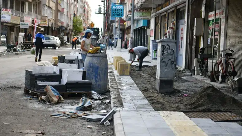 Diyarbakır Bismil'de yağışlar sonrası yol ve altyapı çalışmalarına hız verildi