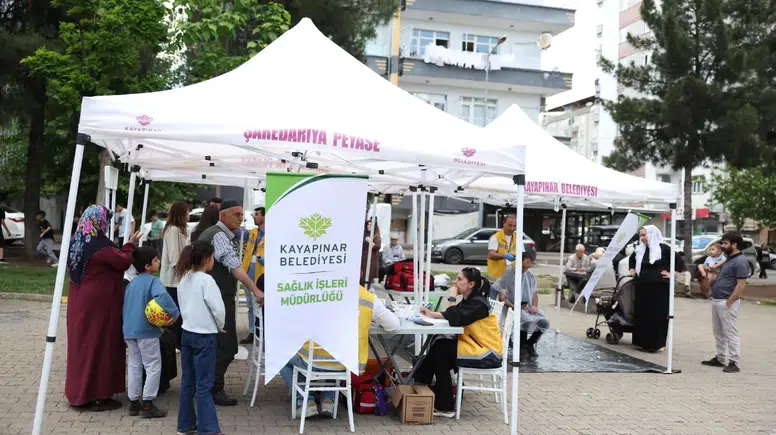 Diyarbakır'da belediye sağlık çadırı kurdu: Ölçümler yapıldı, tıraş hizmeti verildi