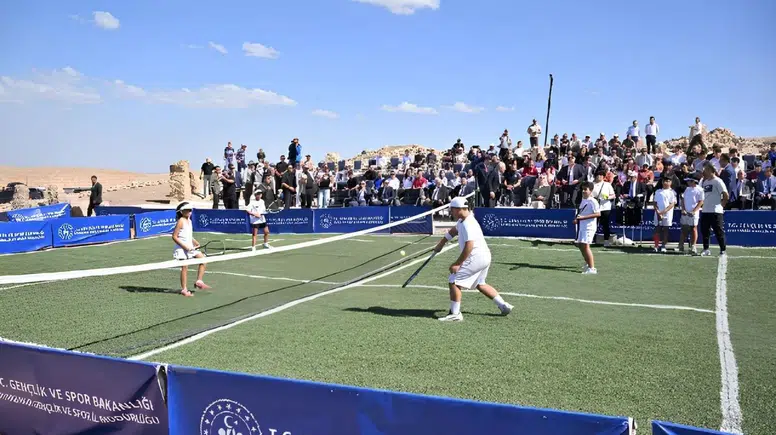 Diyarbakır'da UNESCO adayı kalenin gölgesinde tenis heyecanı: Ödül 1 milyon TL