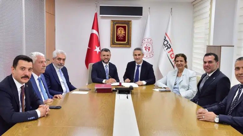 Diyarbakır'da futbolseverlere müjde: Protokol imzalandı, 3 adet yeni saha geliyor