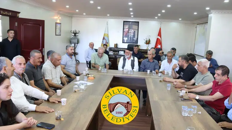 Diyarbakır'da Silvan Belediyesi'ne saldırıyla ilgili önemli gelişme: Masada buluştular
