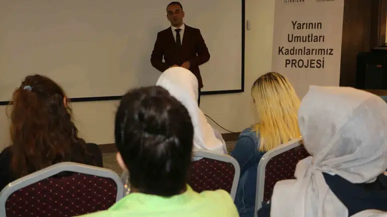 Diyarbakır'da Yarının Umutları Kadınlarımız projesiyle kadınlara kapsamlı eğitim verildi