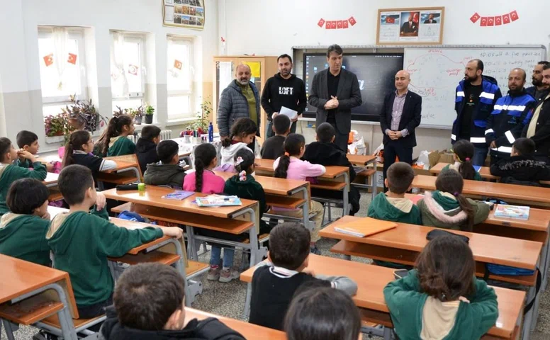 Diyarbakır, Batman ve Mardin'de öğrencilere yürek ısıtan destek