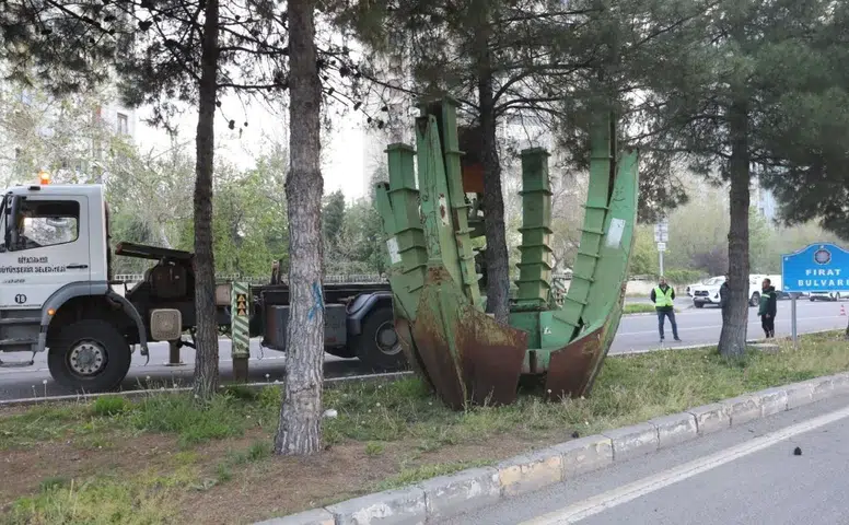 Ağaç sökümüyle ilgili Diyarbakır Büyükşehir Belediyesi'nden açıklama geldi